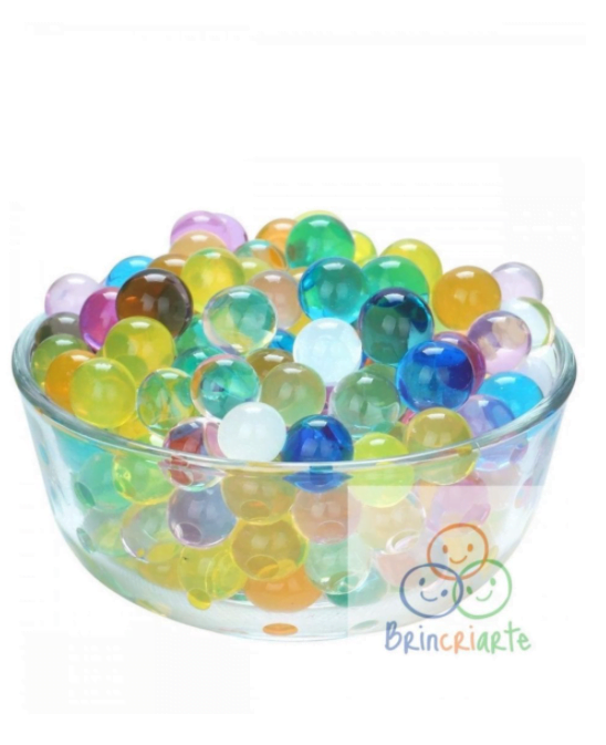 Brincar com bolinhas de gel coloridas - Water Beads